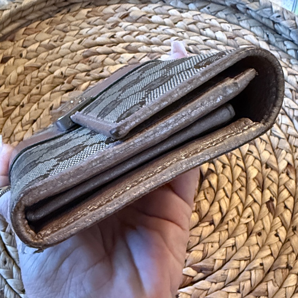 Authentic Gucci Brown Monogram Continental Wallet w/Metallic Taupe Strap & COA - Picture 8 of 16